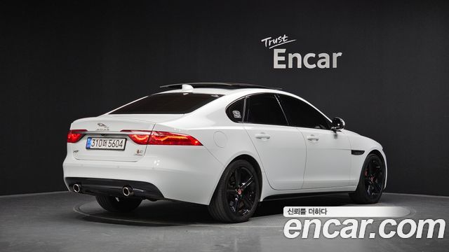 Jaguar XF 2017 — photo 2