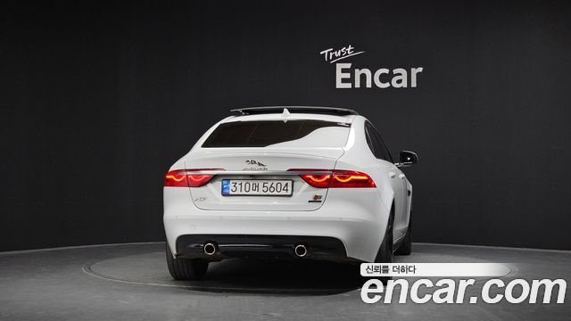 Jaguar XF 2017 — photo 4