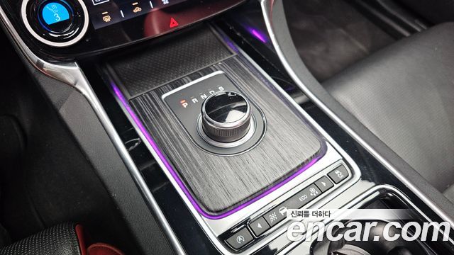 Jaguar XF 2017 — photo 9