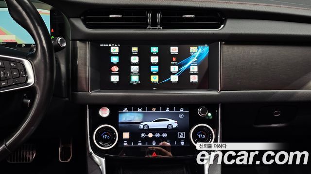 Jaguar XF 2017 — photo 14