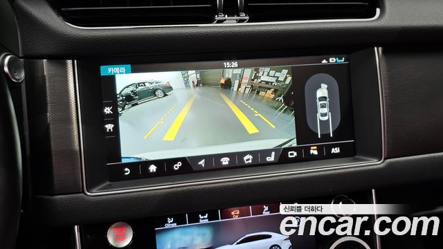 Jaguar XF 2017 — photo 15
