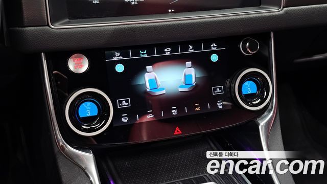 Jaguar XF 2017 — photo 17