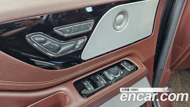 Lincoln Aviator 2021 — photo 30