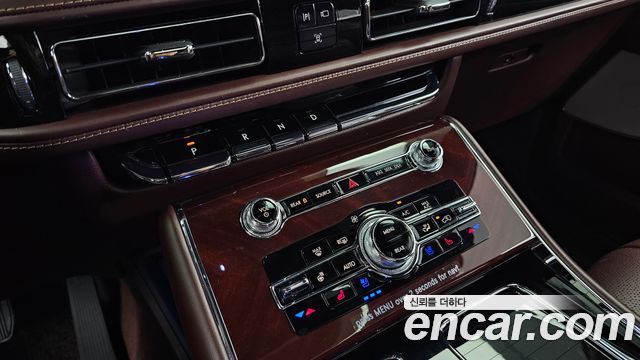 Lincoln Aviator 2021 — photo 33