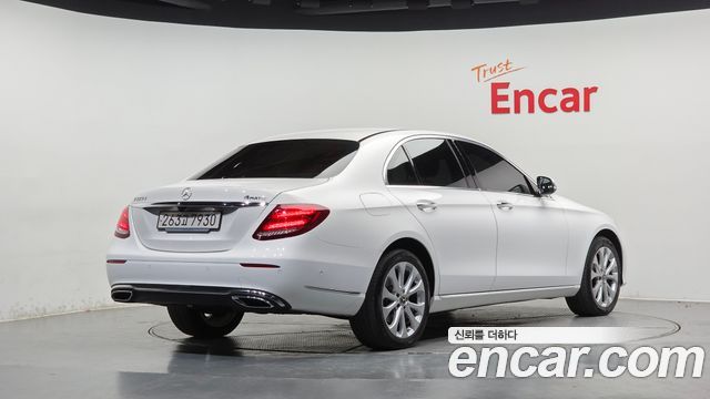 Mercedes-Benz E-Class 2019 — photo 2