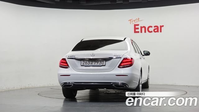 Mercedes-Benz E-Class 2019 — photo 4