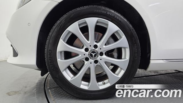 Mercedes-Benz E-Class 2019 — photo 5