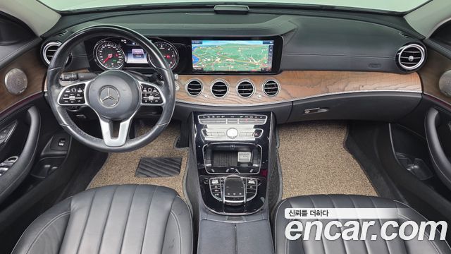 Mercedes-Benz E-Class 2019 — photo 10
