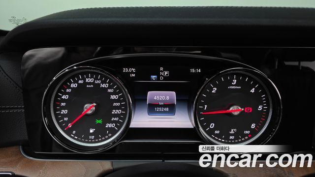 Mercedes-Benz E-Class 2019 — photo 11
