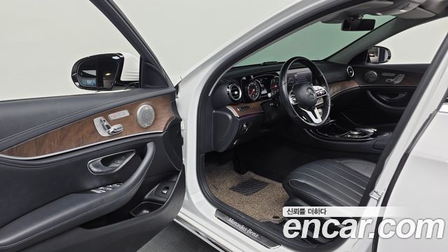 Mercedes-Benz E-Class 2019 — photo 13