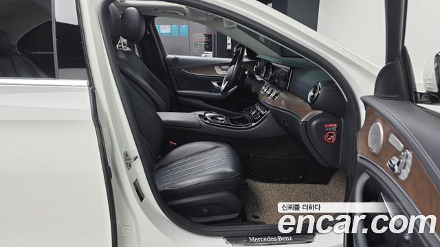 Mercedes-Benz E-Class 2019 — photo 17