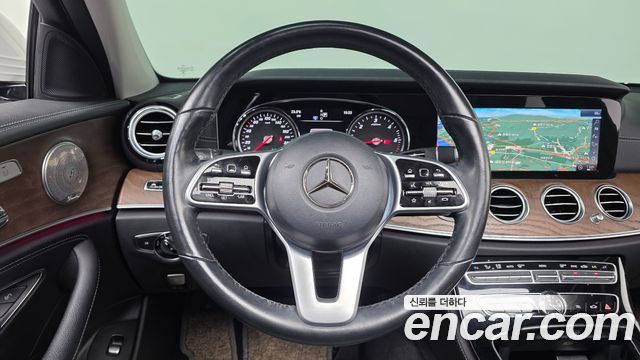Mercedes-Benz E-Class 2019 — photo 19