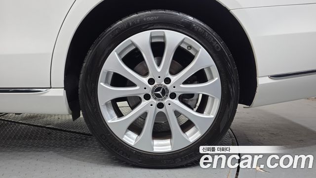 Mercedes-Benz E-Class 2019 — photo 7