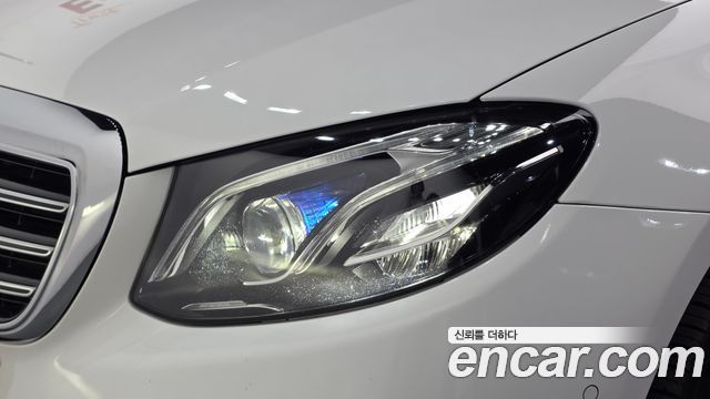 Mercedes-Benz E-Class 2019 — photo 8