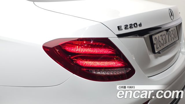 Mercedes-Benz E-Class 2019 — photo 9