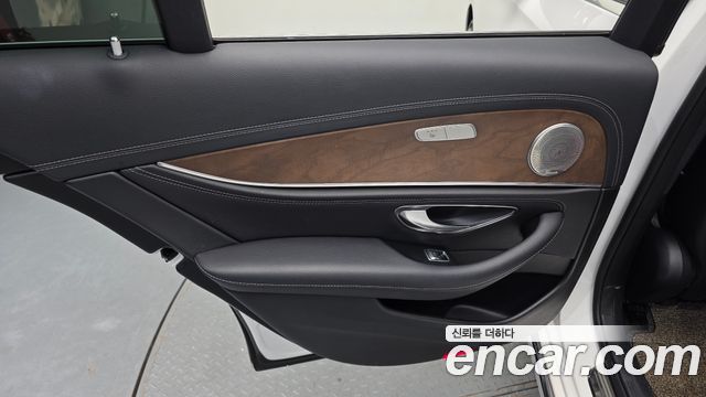 Mercedes-Benz E-Class 2019 — photo 15