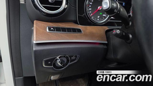 Mercedes-Benz E-Class 2019 — photo 27