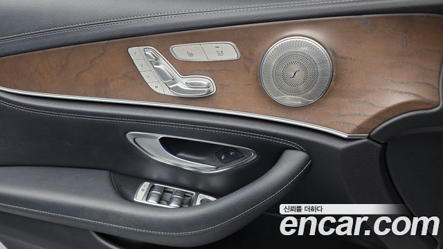 Mercedes-Benz E-Class 2019 — photo 28