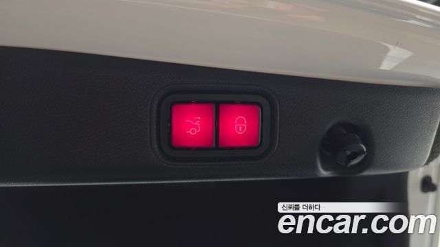 Mercedes-Benz E-Class 2019 — photo 30