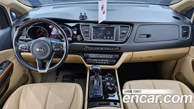 Kia Canival 2018 — photo 10