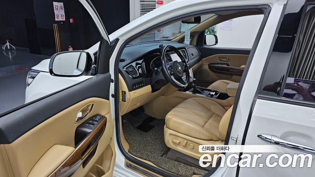 Kia Canival 2018 — photo 13