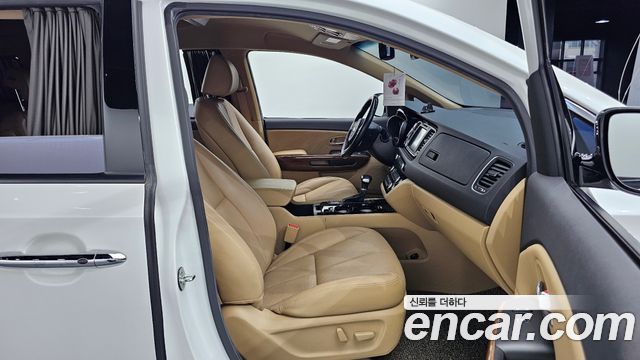 Kia Canival 2018 — photo 17