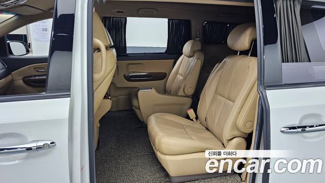 Kia Canival 2018 — photo 18