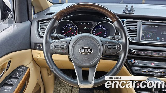 Kia Canival 2018 — photo 19