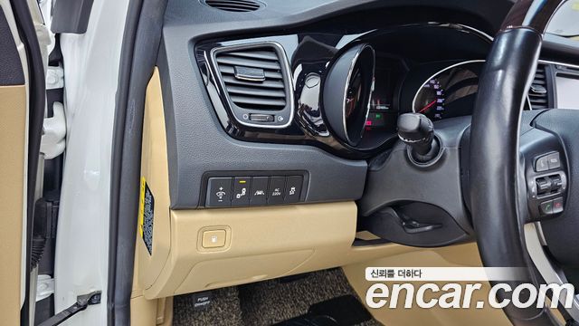 Kia Canival 2018 — photo 29