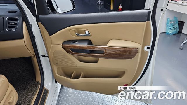 Kia Canival 2018 — photo 31