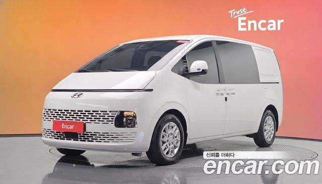 Hyundai Staria 2022 — photo 1