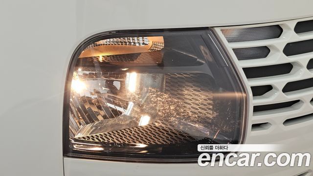Hyundai Staria 2022 — photo 8