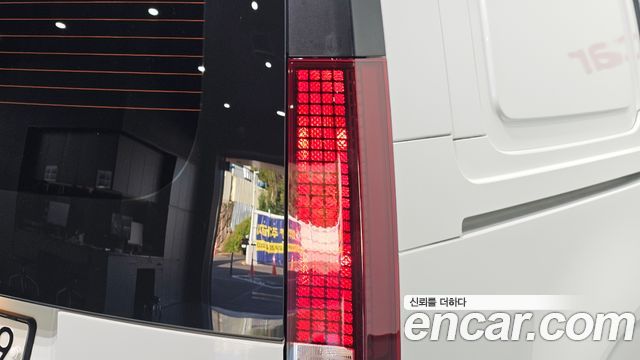 Hyundai Staria 2022 — photo 9