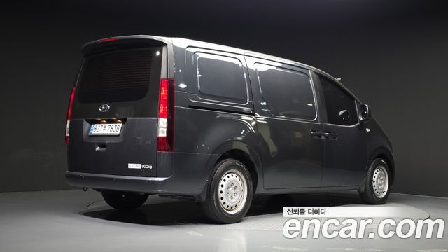 Hyundai Staria 2023 — photo 2