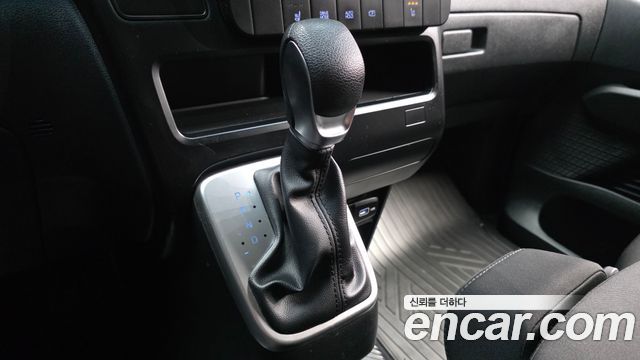 Hyundai Staria 2023 — photo 12