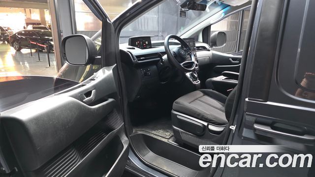 Hyundai Staria 2023 — photo 13