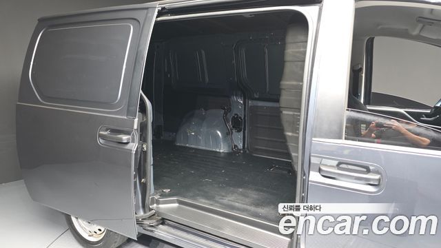 Hyundai Staria 2023 — photo 17