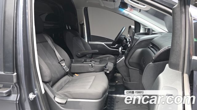 Hyundai Staria 2023 — photo 16