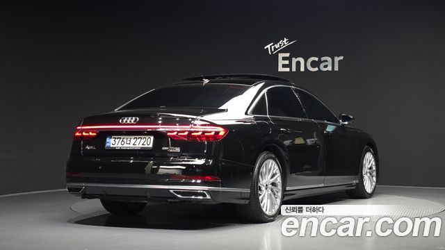 Audi A8 2021 — photo 2