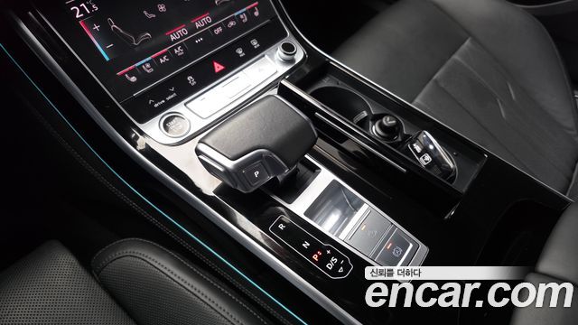Audi A8 2021 — photo 12