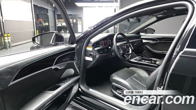 Audi A8 2021 — photo 13