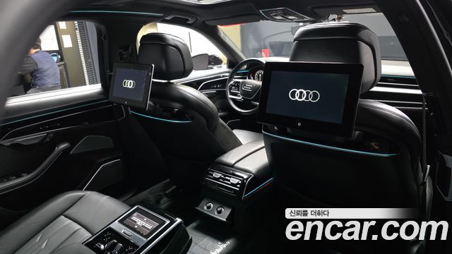 Audi A8 2021 — photo 25