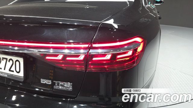 Audi A8 2021 — photo 9