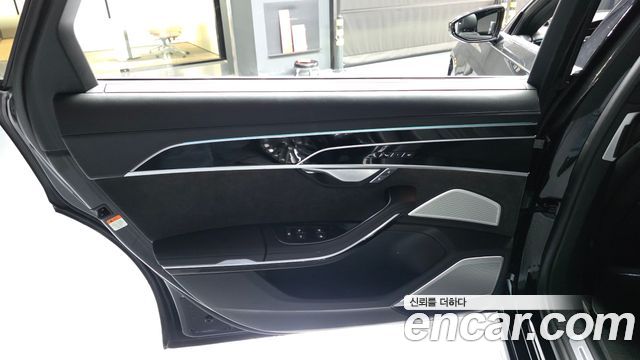 Audi A8 2021 — photo 15