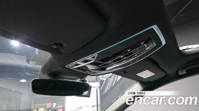 Audi A8 2021 — photo 28