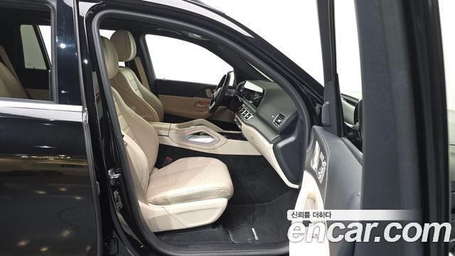Mercedes-Benz GLS-Class 2023 — photo 17