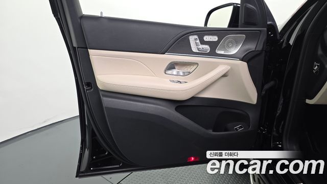 Mercedes-Benz GLS-Class 2023 — photo 14