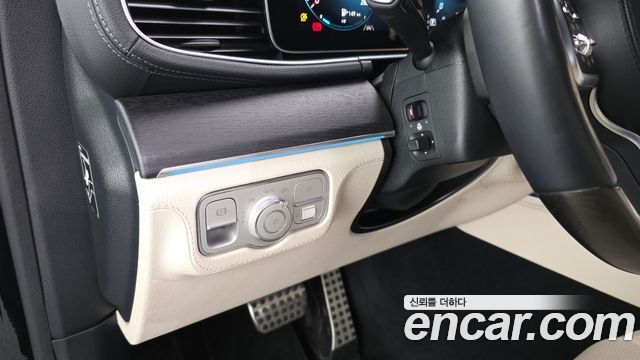 Mercedes-Benz GLS-Class 2023 — photo 30
