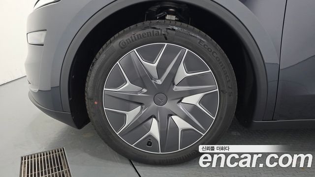 Tesla Model Y 2026 — photo 5