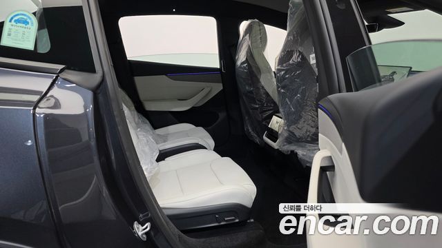 Tesla Model Y 2026 — photo 18